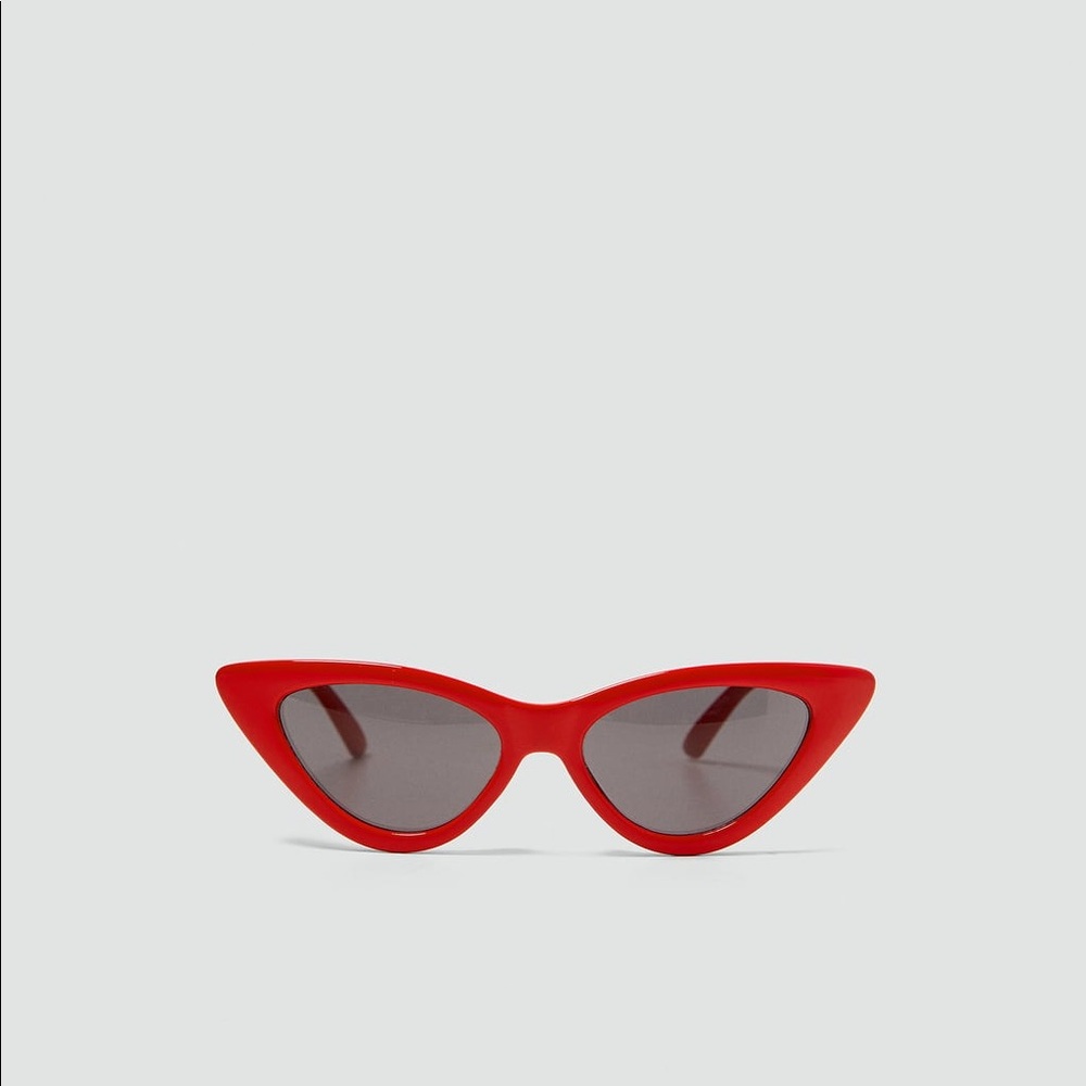 Slim cat’s eye sunglasses.
